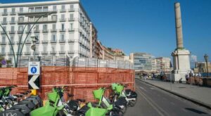 Strade a Napoli, ecco nuovi cantieri: Riviera di Chiaia off limits, sul lungomare lavori-lumaca